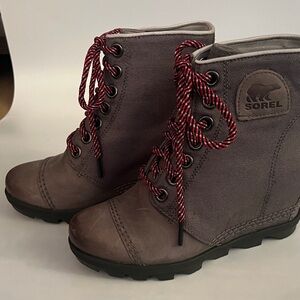 Sorel Ankle Boots - Brown with Red Laces